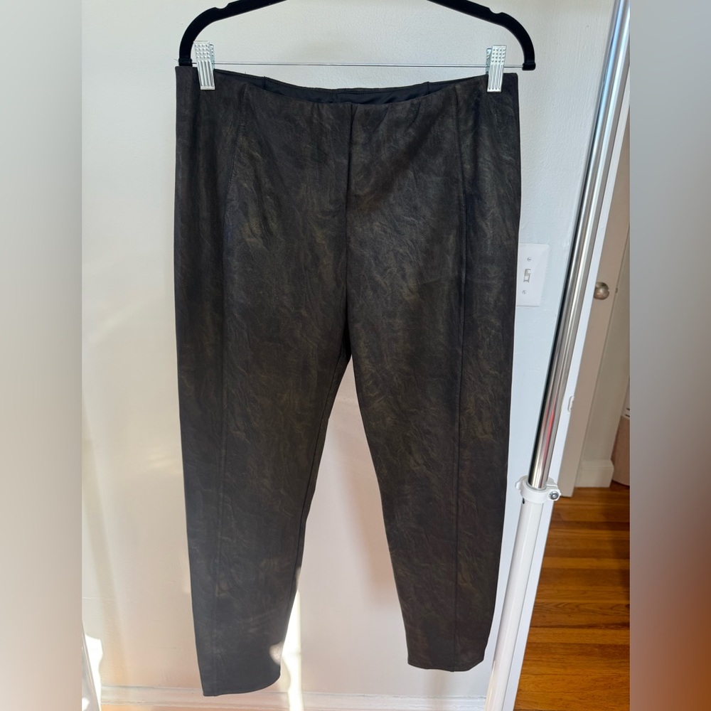 NWT T TAHARI Women’s black & gold Faux Leather scuba Suede Pants